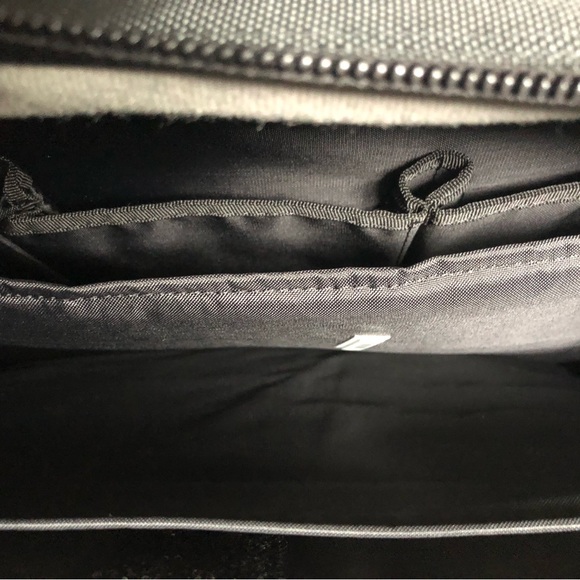 Kensington Black Laptop case. - Picture 9 of 10